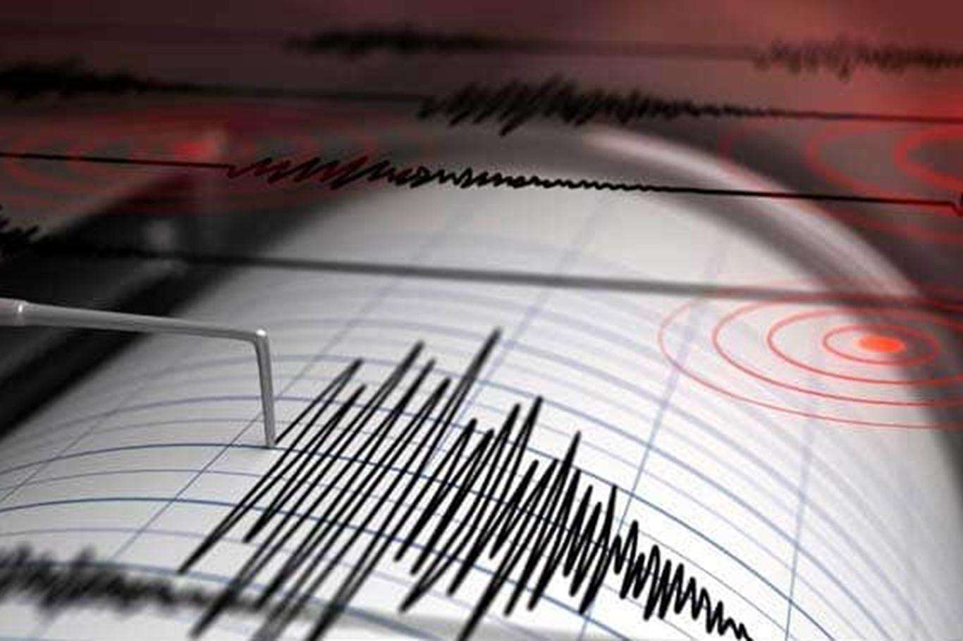 İzmir Karaburun açıklarında deprem